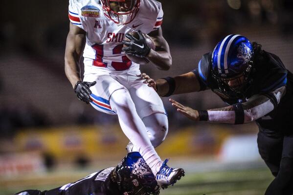 SMU's Roderick Daniels, Jr. (13) dodges the BYU defense and runs in for the touchdown during the first half of the New Mexico Bowl NCAA college football game in Albuquerque, N.M., Saturday, Dec. 17, 2022. (Chancey Bush/The Albuquerque Journal via AP)