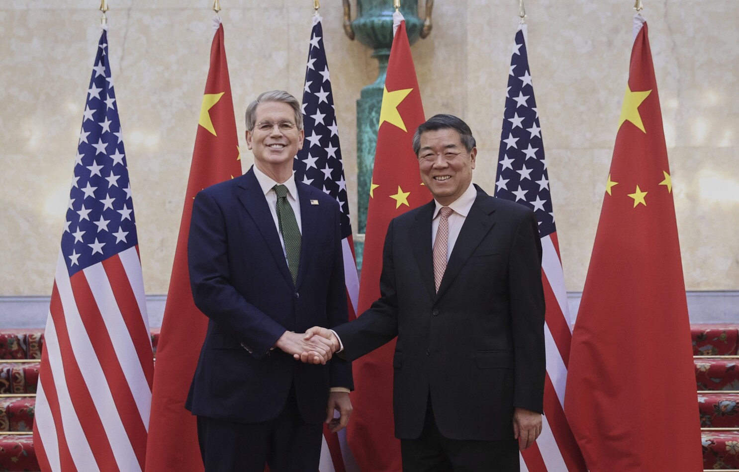 US and China hold trade talks in London