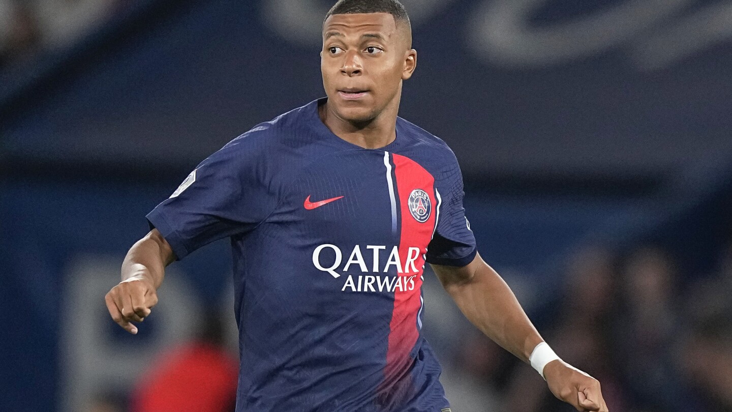 Kylian Mbappe a déclaré au PSG qu’il partirait à la fin de la saison, selon des sources AP