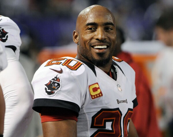 Hall of Famer Ronde Barber emerged from shadow of twin brother Tiki to make  name for himself