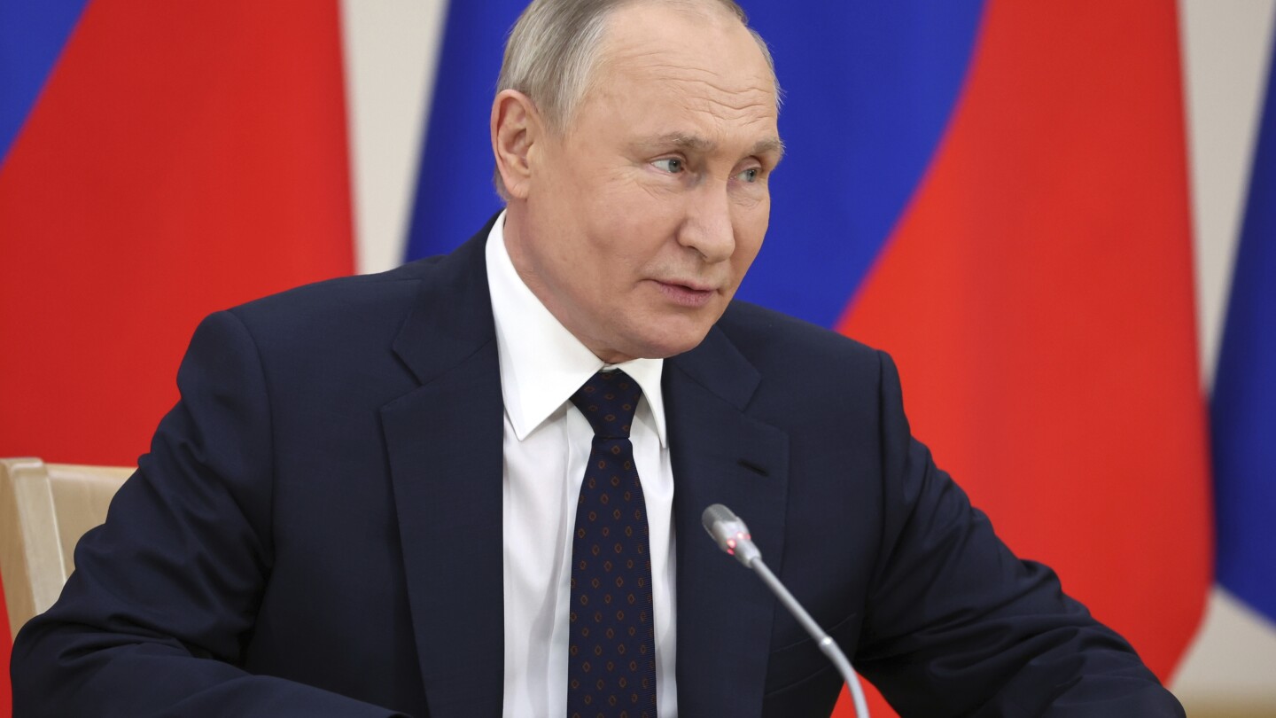 МОСКВА AP — Руският президент Владимир Путин провежда своята пресконференция