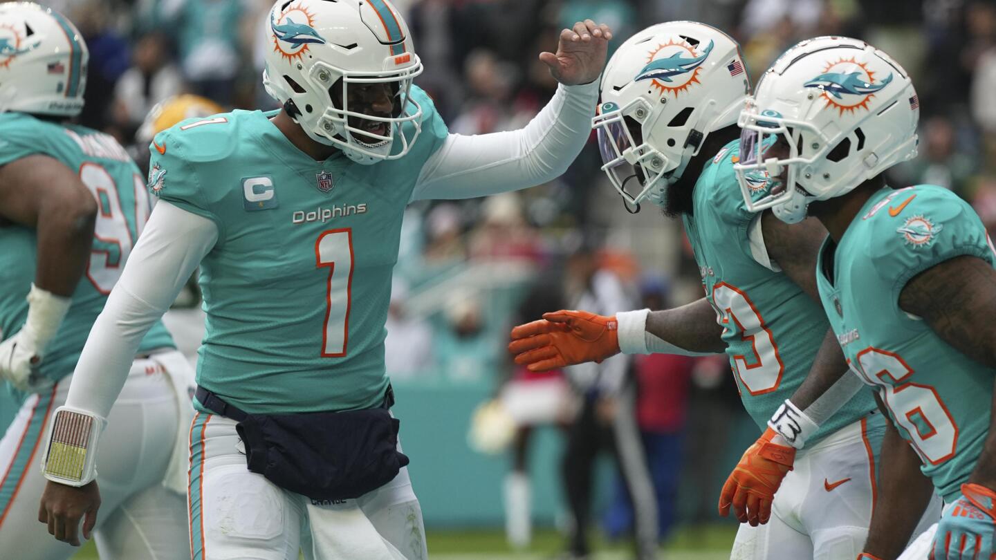 Mike McDaniel era starts with win as Dolphins defeat Patriots 20-7