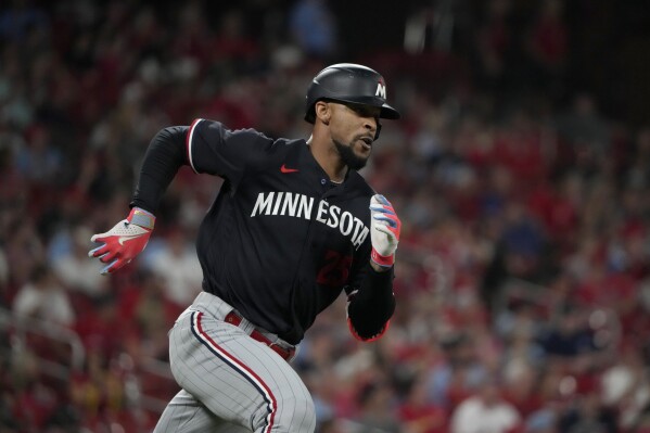 Byron Buxton leaves game after awesome catch in AL Wild Card Game 