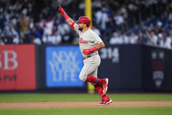 Giancarlo Stanton hits 200th career home run