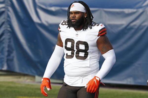 Cleveland Browns signing free agent defensive tackle Shelby Harris to  1-year deal, source tells AP