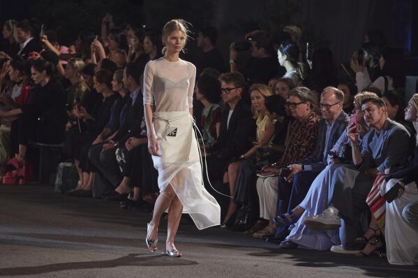 New York Fashion Week: Tory Burch went for 90s glamour over its