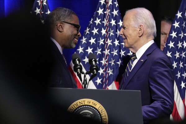 Derrick Johnson, president and CEO of the NAACP, left, greets President Joe Biden at the National Museum of African American History and Culture in Washington, Friday, May 17, 2024. (Ǻ Photo/Susan Walsh)