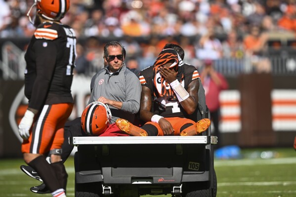 Browns lose QB Deshaun Watson to Achilles tendon injury as they fall 21-14 to the Bengals | AP News