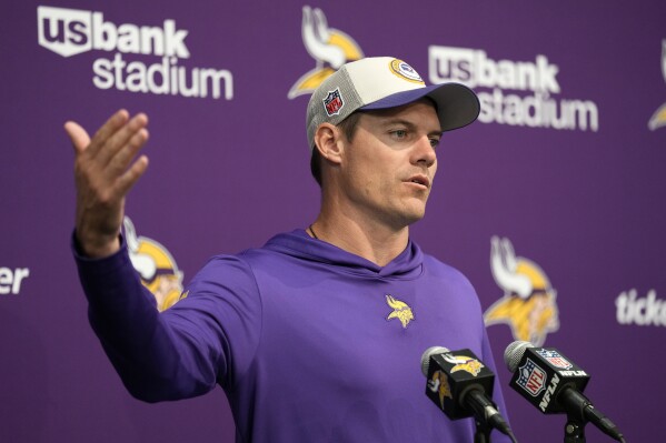 Hockenson now dealing with back stiffness as Vikings and Cardinals practice  together