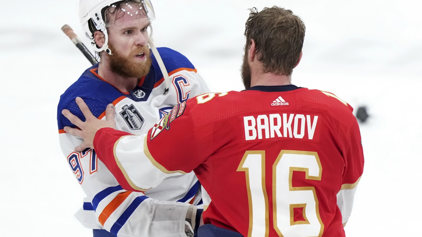 Connor McDavid remporte Conn Smythe en tant que joueur par excellence des séries éliminatoires malgré la défaite des Oilers en finale de la Coupe Stanley face aux Panthers