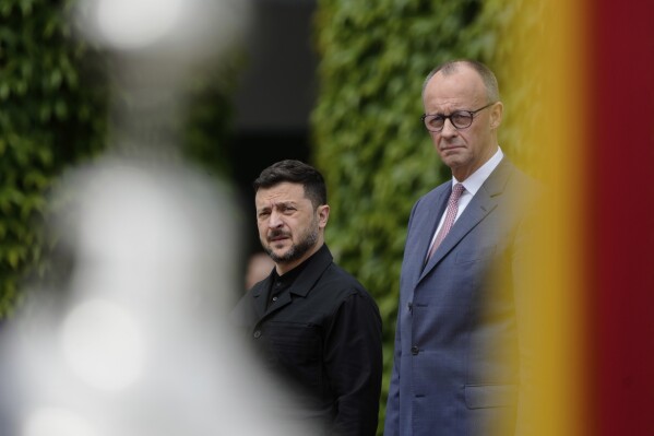 Germany's Chancellor Friedrich Merz, right, welcomes Ukraine's President Volodymyr Zelenskyy during an official military reception at the chancellery in Berlin, Germany, Wednesday, May 28, 2025.(AP Photo/Markus Schreiber)