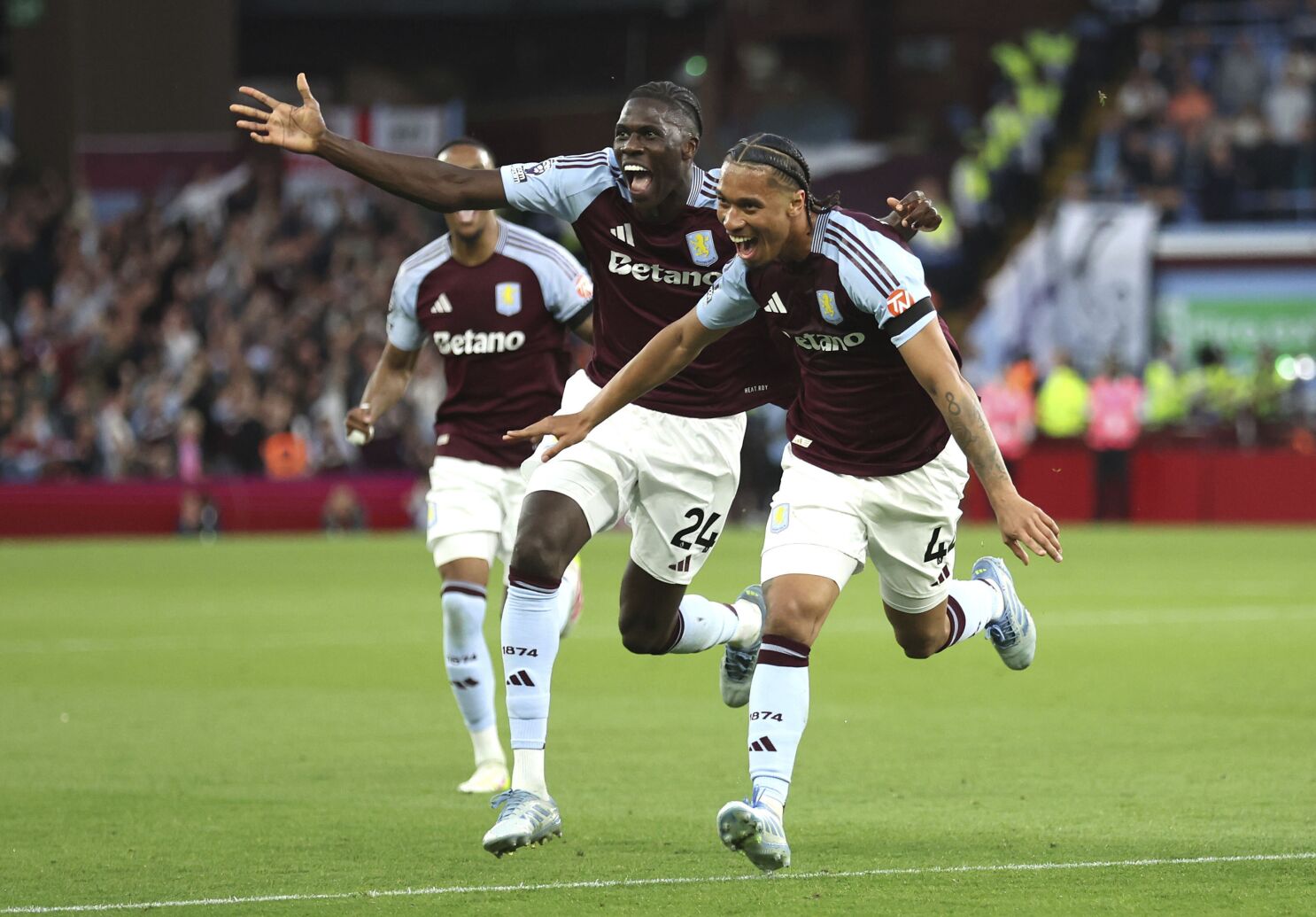 Aston Villa and Chelsea win at home and raise Champions League hopes