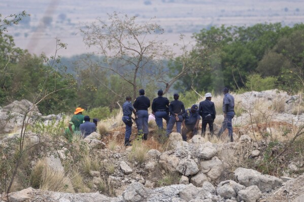 South African government refuses to help hundreds of illegal miners in disused shaft