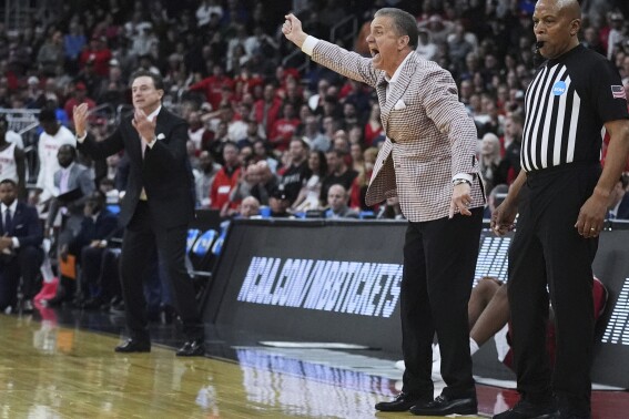 Arkansas head coach John Calipari, right, and St. John's head coach Rick Pitino, left, call to their players during the second half in the second round of the NCAA college basketball tournament, Saturday, March 22, 2025, in Providence, R.I. (AP Photo/Charles Krupa)