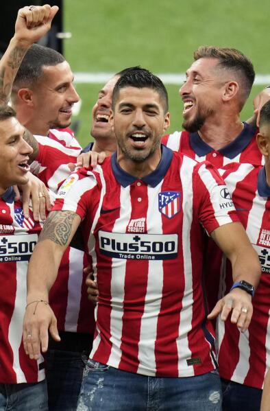 Suarez goal sees Atletico Madrid top of La Liga, Barca eliminated