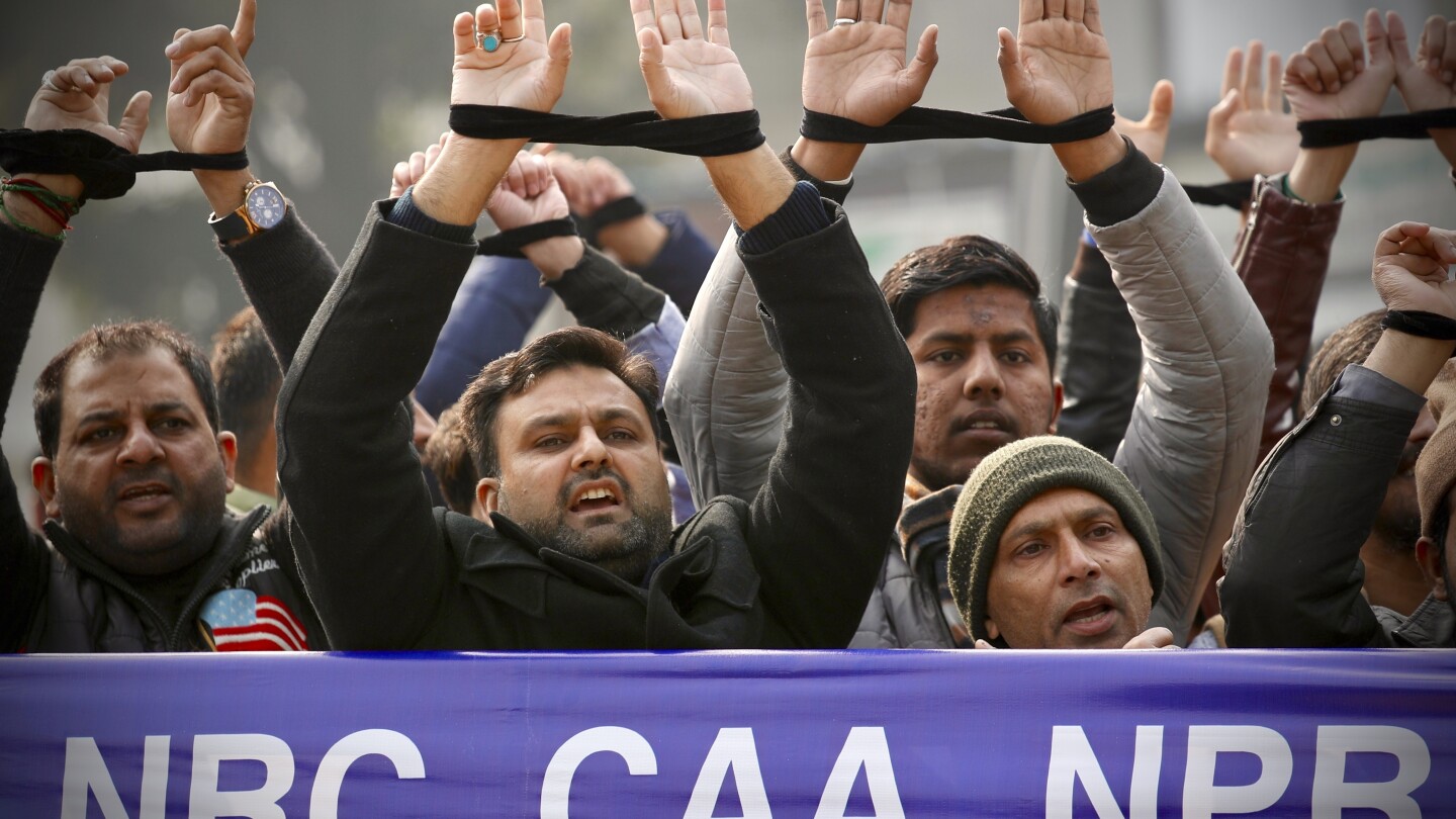 Индия обявява стъпки за прилагане на закон за гражданството, който изключва мюсюлманите