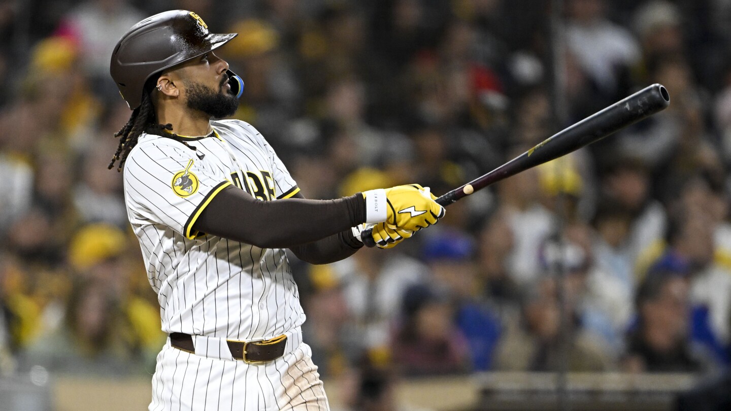 Tatis homers twice as Padres beat Cubs 10-4 to improve to 11-0 at home