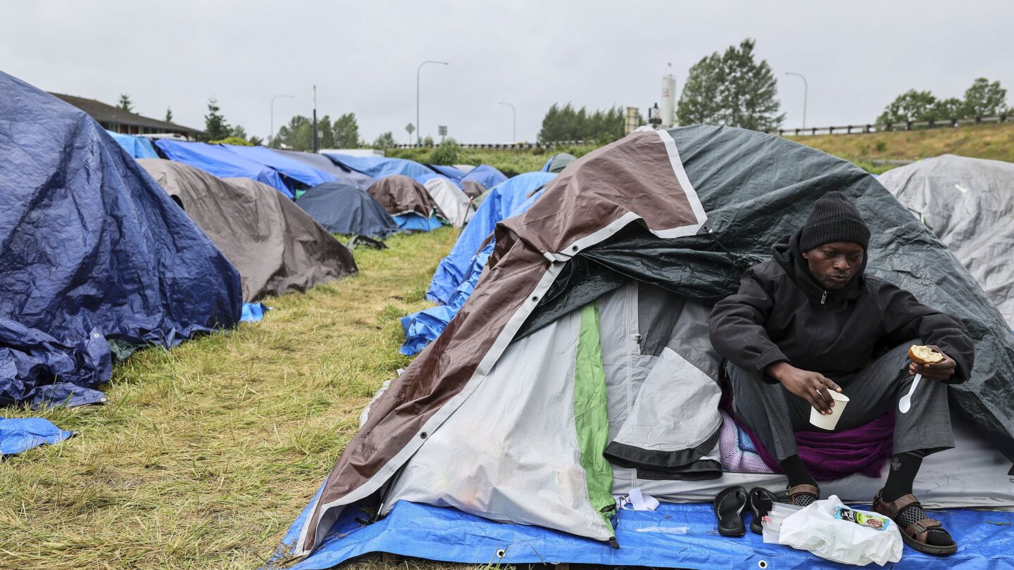 Търсещите убежище търсещи подслон създадоха лагер в предградието на Сиатъл