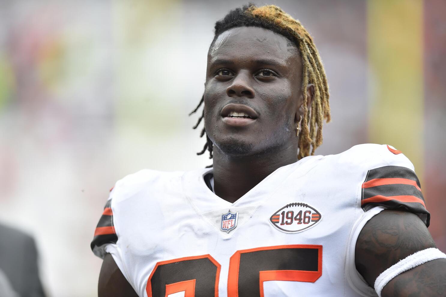 AP source: Browns, Njoku agree on 4-year contract extension