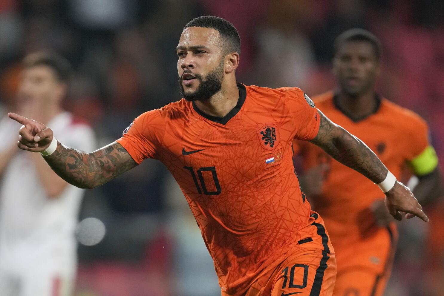 Nnamdi on X: The way am saving every pictures of Memphis Depay