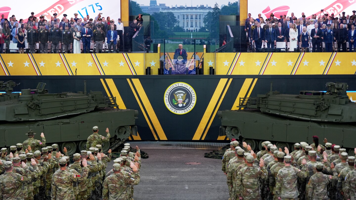 Live updates: Trump praises Army's 'legacy of unmatched courage' at military parade