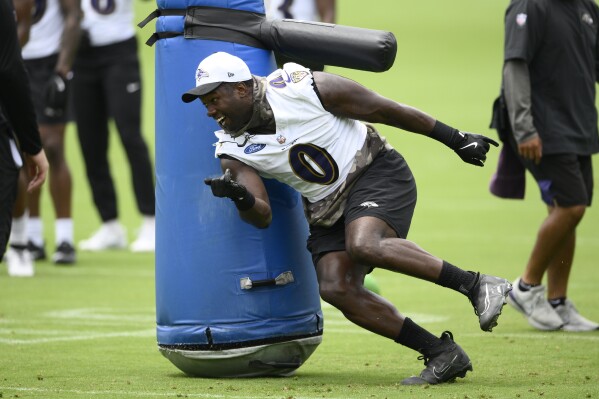 Baltimore Ravens linebacker Roquan Smith (0) works out during NFL football practice, Thursday, June 6, 2024, in Owings Mills, Md. (AP Photo/Nick Wass)