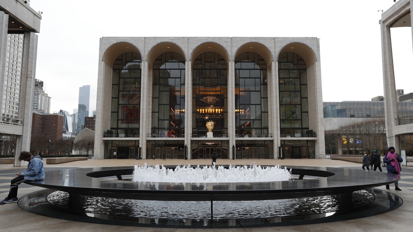 Met Opera в Ню Йорк продаде 72% от билетите този сезон, което е увеличение от 66% и най-високото ниво от пандемията насам
