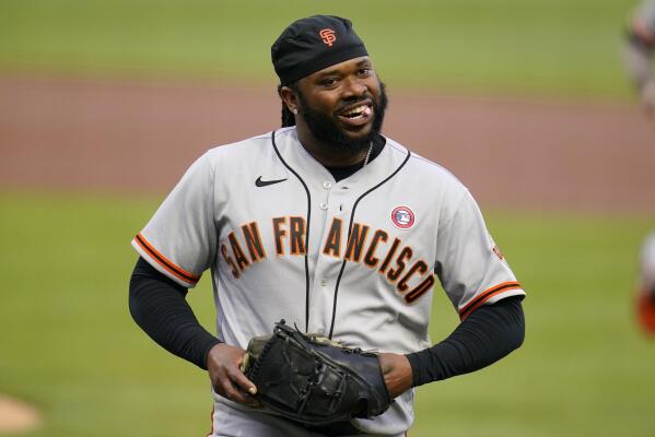 Giants' Johnny Cueto has start pushed back to Monday due to sore hip