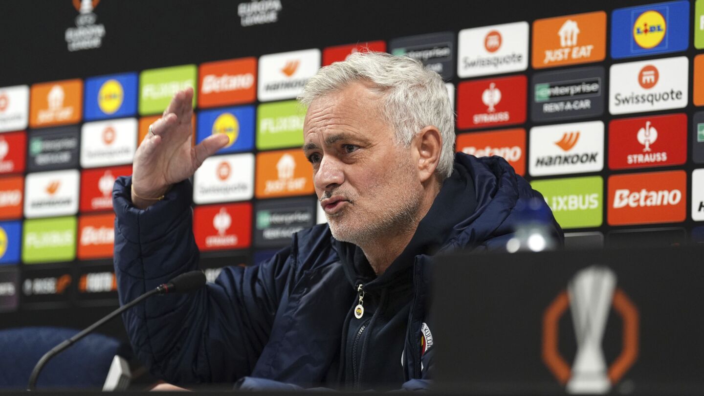 Mourinho nose pinch memes social media reactions