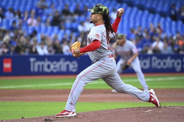 Ryu sharp in 1st win of year, Blue Jays beat Votto, Reds 2-1 - The