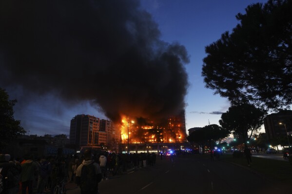 A housing block burns in Valencia, Spain, Thursday, Feb. 22, 2024. The cause of the fire is unknown and if there are any victims. (AP Photo/Alberto Saiz)