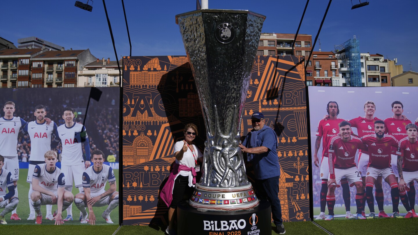 Man United и Tottenham, които търсят да спасят мрачен сезон във финал на All-English Europa League 
