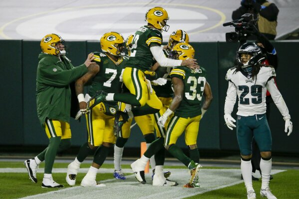 Eagles hold on to beat Packers; Avonte Maddox taken off on