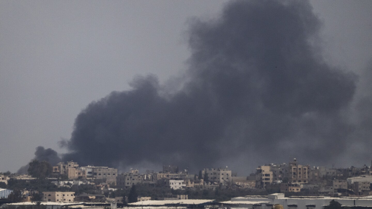 Израелски удари убиха 16 в Рафа, казват медици, докато жителите съобщават за тежки боеве