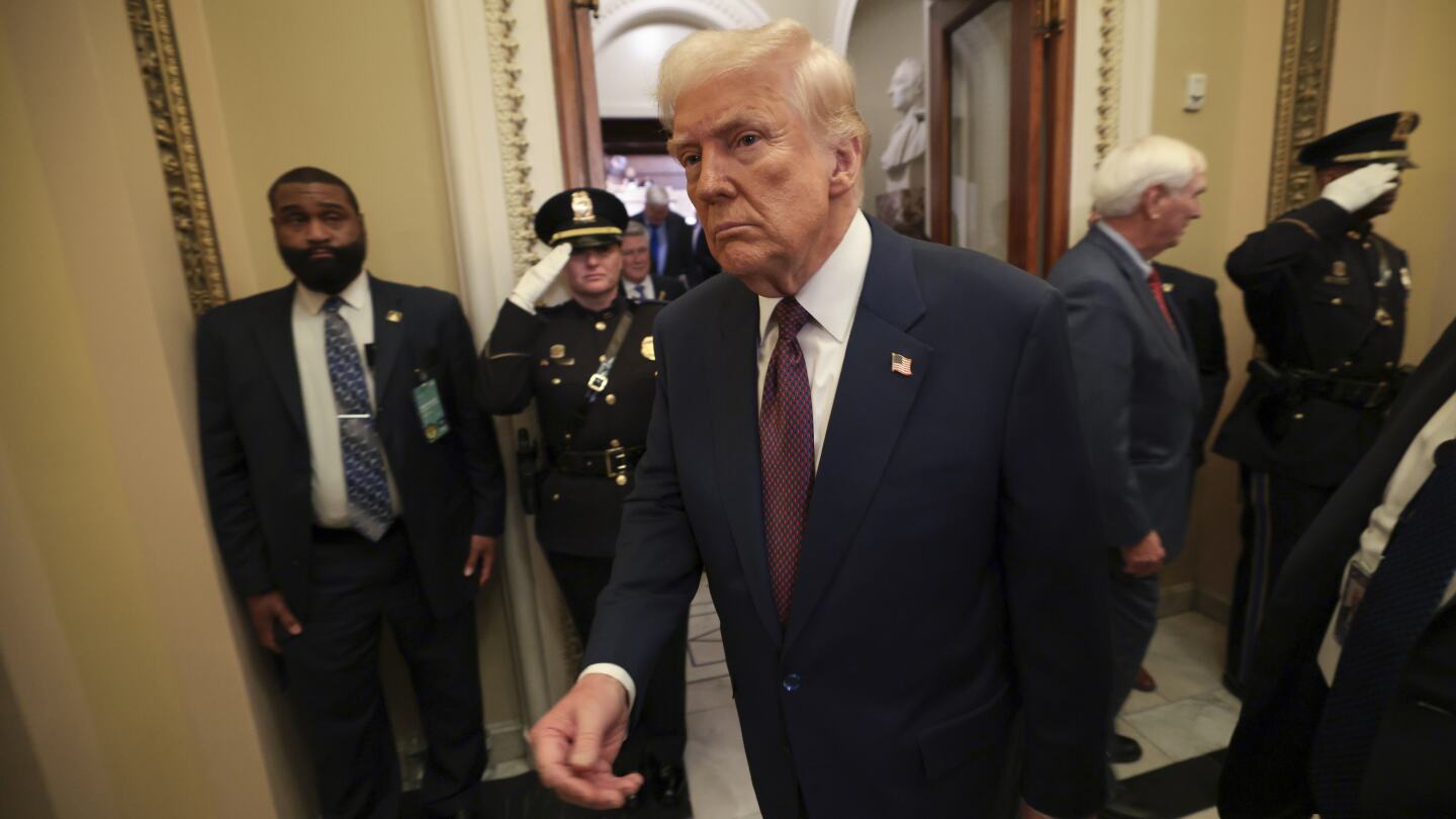 Appeals court allows removal of watchdog agency head as legal battle rages over Trump firing
