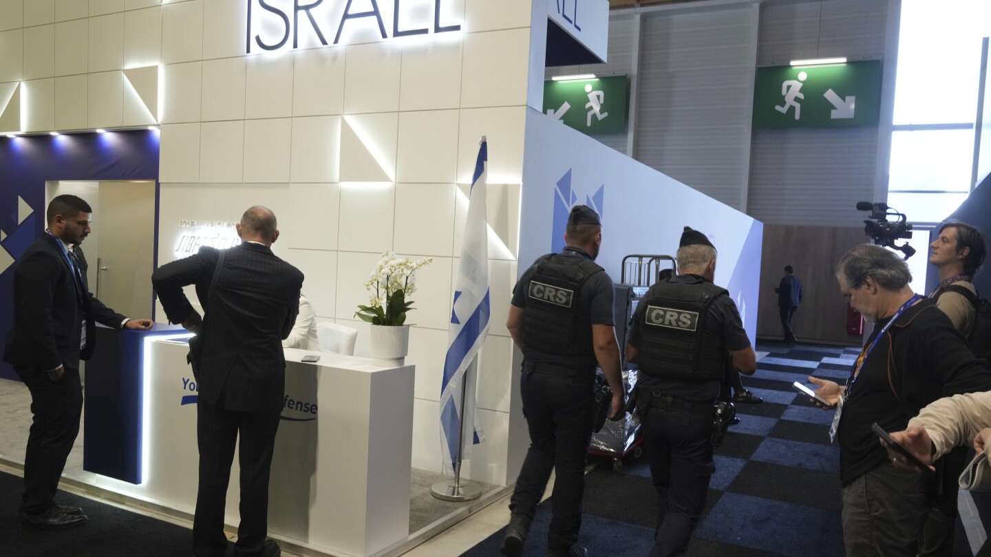 Israel condemns black partition partitions round its pavilions at Paris Air Display