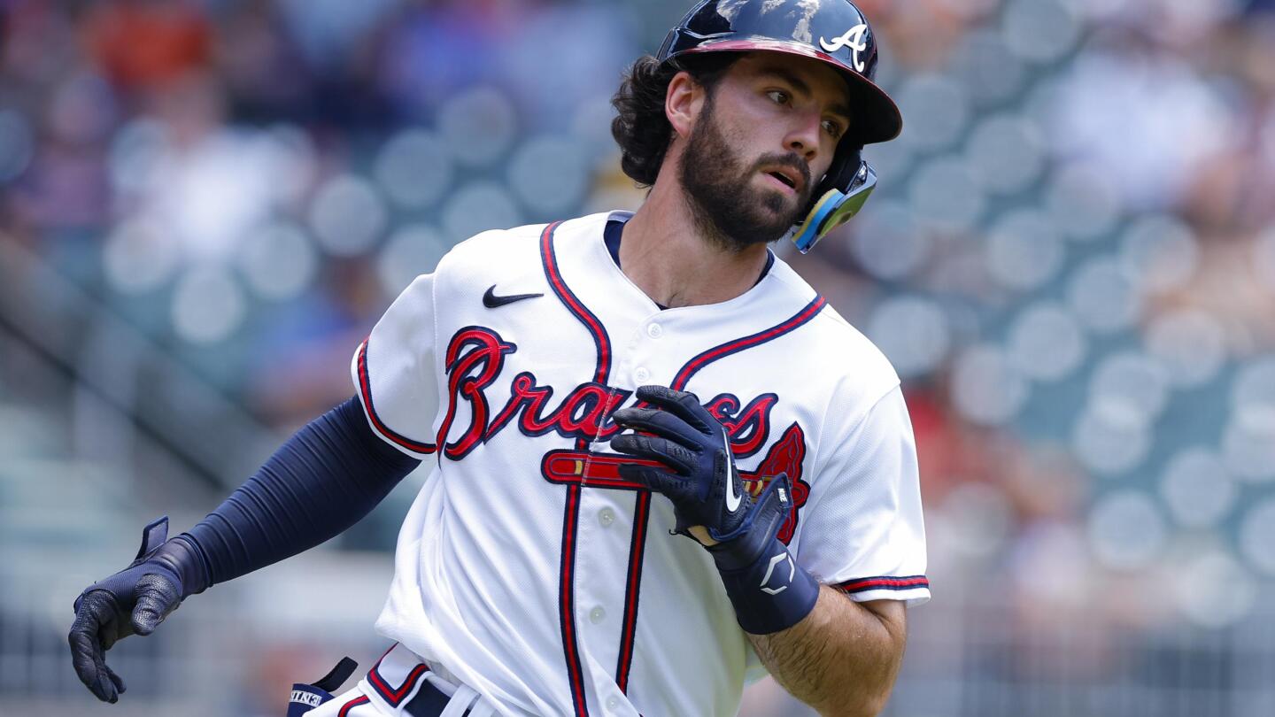 ATLANTA, GA - JUNE 17: Atlanta Braves Shortstop Dansby Swanson (7) looks on  during the Father's Day MLB game between the Atlanta Braves and the San  Diego Padres on June 17, 2018