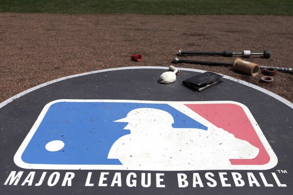 AP Source: Cardinals agree to $10 million deal with RHP Lance Lynn that  includes club option