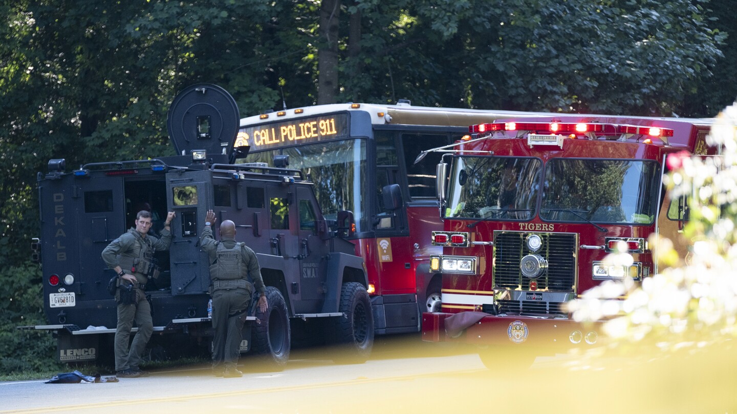 1 смъртоносно прострелян в транзитен автобус в района на Атланта, който подтикна полицаи към диво преследване в час пик, казва полицията