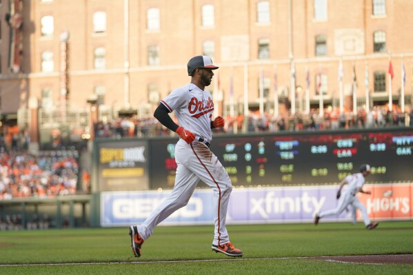 Highlight] The Braves nab Elly De La Cruz at home when he tries to