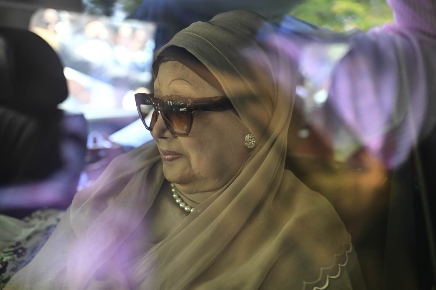 Supporters of Bangladesh's ex-Premier Khaleda Zia rally to call for a general election
