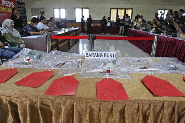 Evidence collected from the hotel where two Chinese tourists were found dead are displayed during a police press conference in Denpasar, Bali, Indonesia, Wednesday, May 17, 2023. Indonesian police investigating the deaths of two Chinese tourists whose bodies were found at a hotel in the resort island of Bali said Wednesday that the boyfriend of the woman killed her before killing himself. (AP Photo/Firdia Lisnawati)