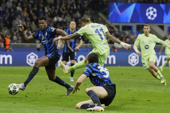 Barcelona's Raphinha scores his side's third goal during the Champions League semifinal second leg soccer match between Inter Milan and Barcelona at San Siro stadium in Milan , Italy, Tuesday, May 6, 2025. (AP Photo/Luca Bruno)