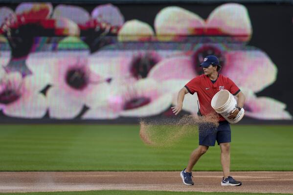 WASHINGTON, DC - APRIL 10: Washington Nationals second baseman Dee Strange- Gordon (9) heads for third during a MLB game between the Washington  Nationals and the New York Mets, on April 10, 2022