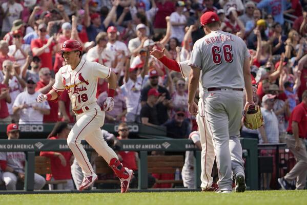 Edman walkoff homer lifts Cards over Reds, Goldy streak ends