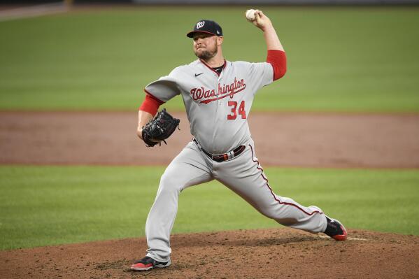 Cardinals pitcher Jon Lester announces retirement