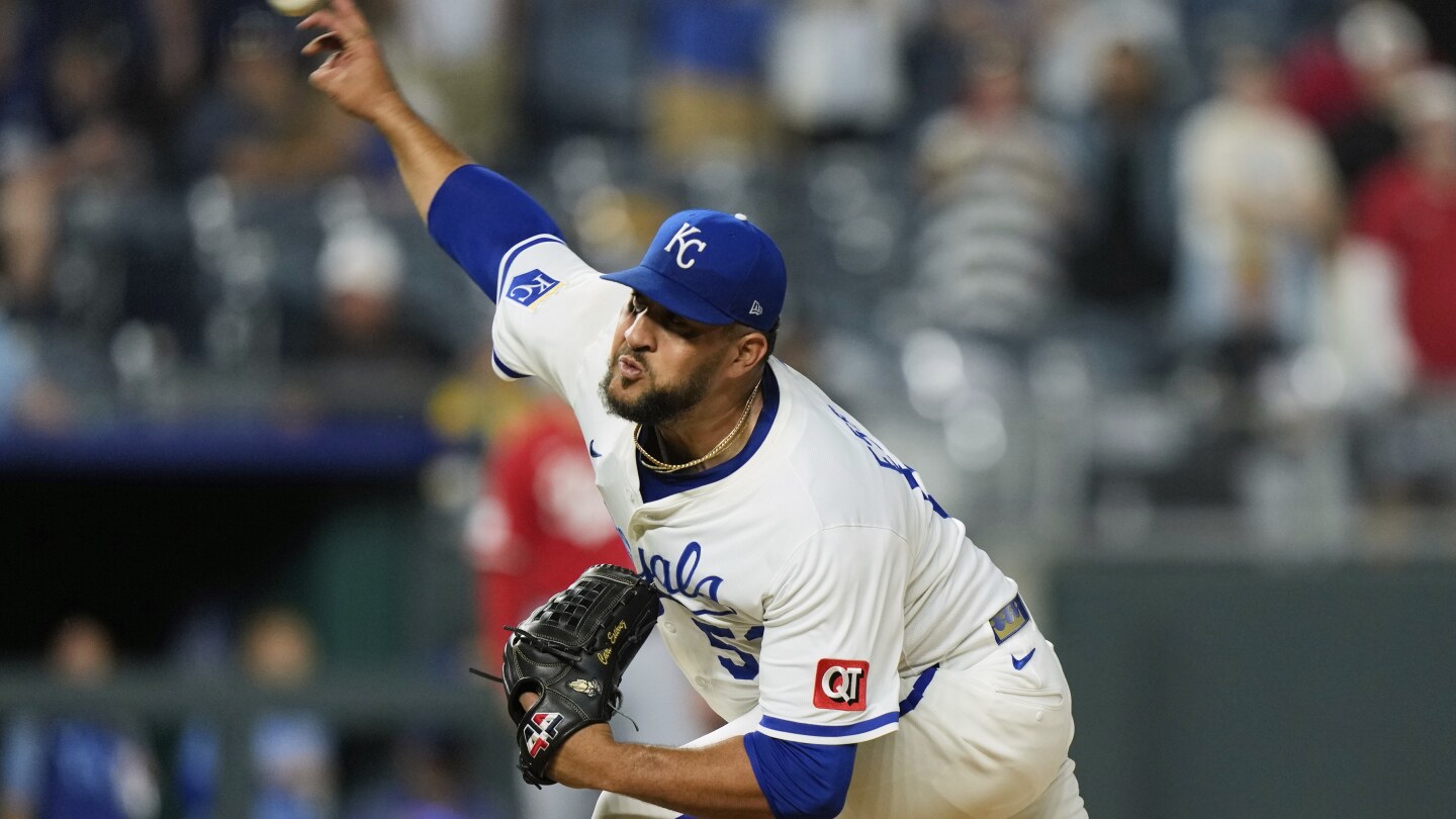 Cameron brilla y Reales superan 3-2 a Rojos para rescatar el último juego de la serie