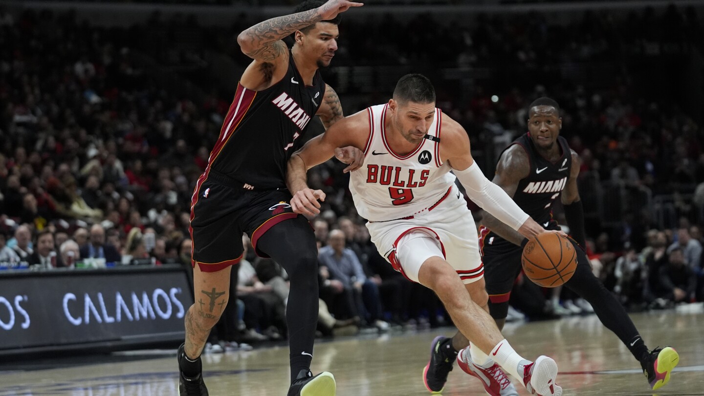Josh Giddey, Matas Buzelis score 24 to lead the Bulls over the Heat ...