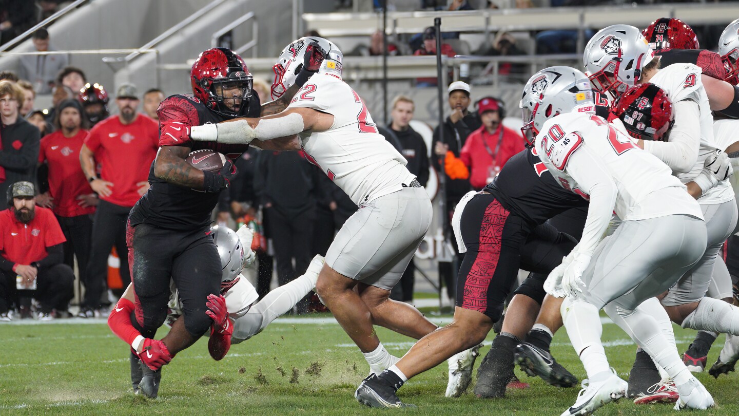 Eli Sanders, Devon Dampier lead New Mexico to 21-16 victory over San Diego State