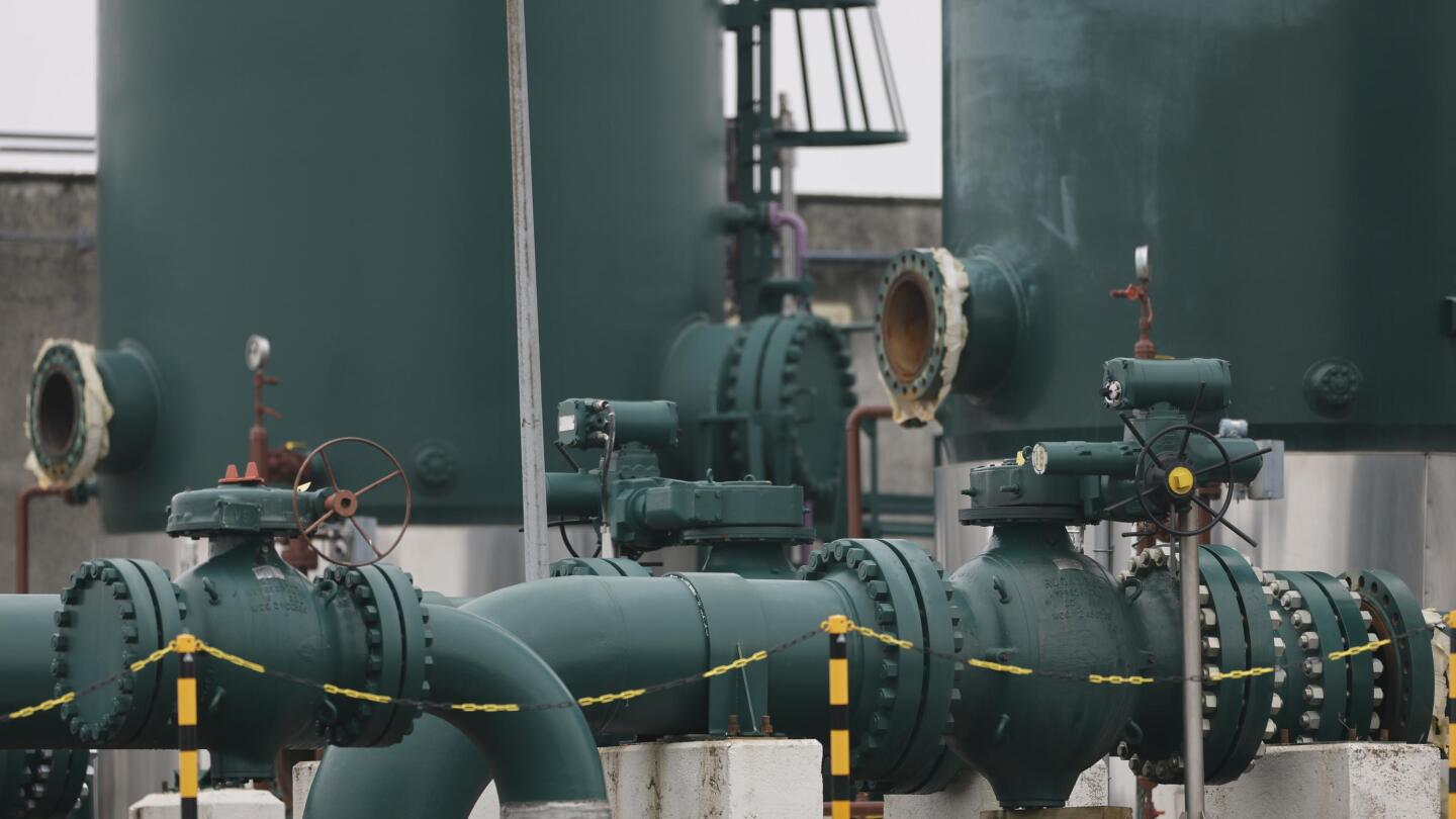 France starts exporting gas to Germany amid energy crisis